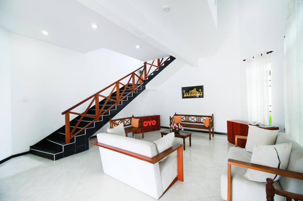 Hotel By The C Uswetakeiyawa Extérieur photo