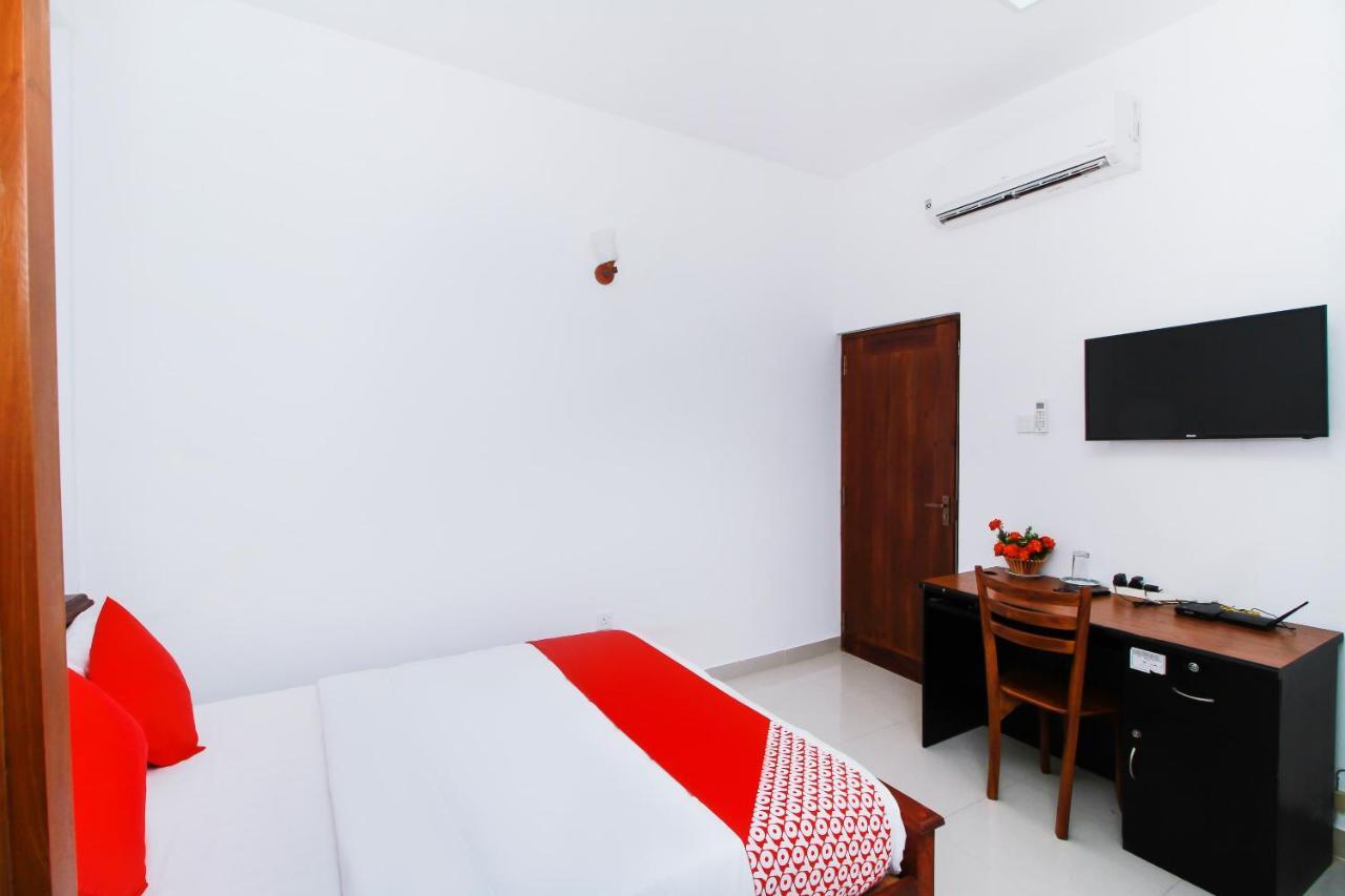Hotel By The C Uswetakeiyawa Extérieur photo